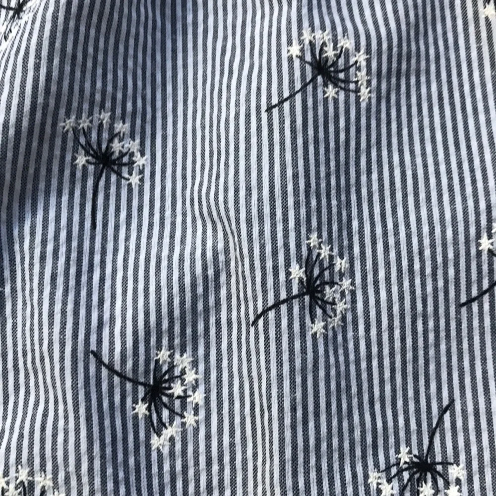 NWT Off the shoulder striped daisy print top M - Picture 2 of 5